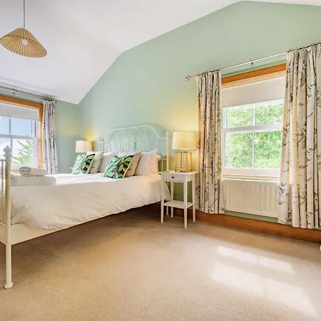 3 Bed In Thornthwaite Sz080 *